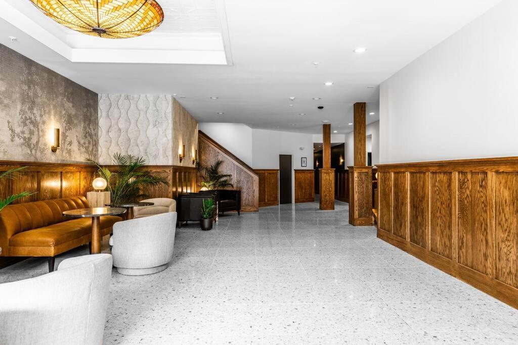 King Bed, The Phenix Historic Hotel, Spacious, Room # 406 Bangor Eksteriør bilde
