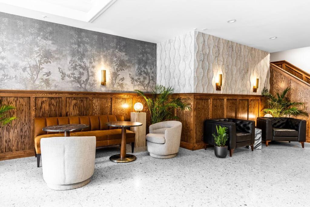 King Bed, The Phenix Historic Hotel, Spacious, Room # 406 Bangor Eksteriør bilde